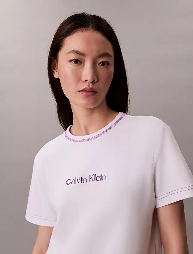T-shirt slim con logo ricamato T-shirt slim con logo ricamato