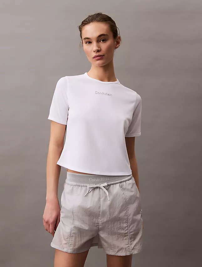 T-shirt sportiva moderna a girocollo T-shirt sportiva moderna a girocollo