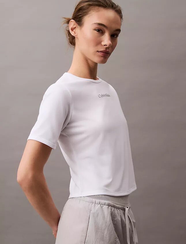T-shirt sportiva moderna a girocollo T-shirt sportiva moderna a girocollo