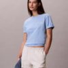 T-shirt squadrata con grafica Calvin Klein in corsivo T-shirt squadrata con grafica Calvin Klein in corsivo