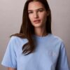 T-shirt squadrata con grafica Calvin Klein in corsivo T-shirt squadrata con grafica Calvin Klein in corsivo