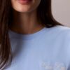 T-shirt squadrata con grafica Calvin Klein in corsivo T-shirt squadrata con grafica Calvin Klein in corsivo