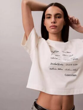 T-shirt squadrata con grafica del logo
