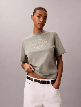 T-shirt squadrata con grafica del logo ad arco