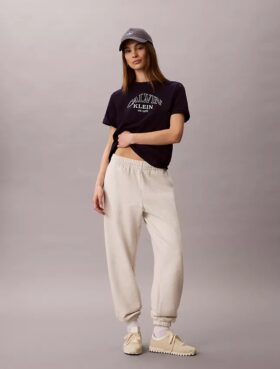 T-shirt squadrata con grafica del logo ad arco