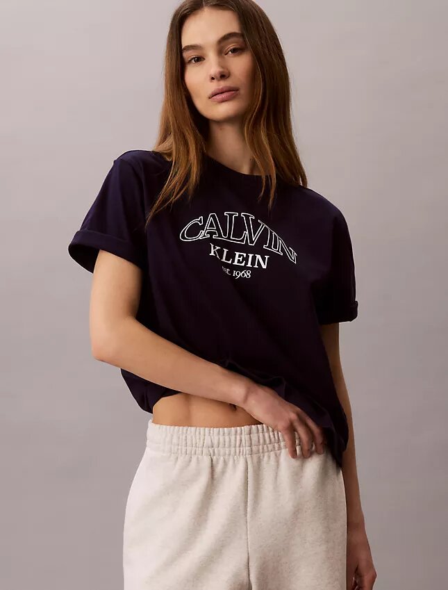 T-shirt squadrata con grafica del logo ad arco T-shirt squadrata con grafica del logo ad arco