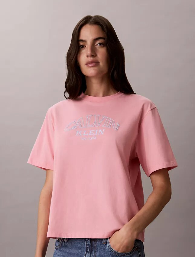 T-shirt squadrata con grafica del logo ad arco T-shirt squadrata con grafica del logo ad arco