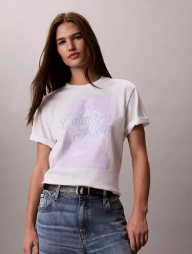 T-shirt squadrata con grafica del logo in stile script sbiadito