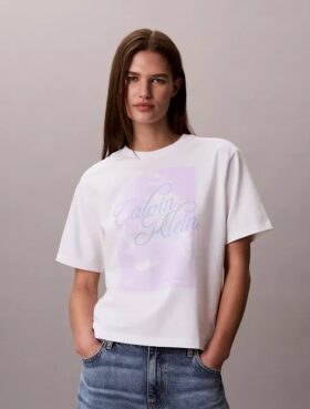 T-shirt squadrata con grafica del logo in stile script sbiadito