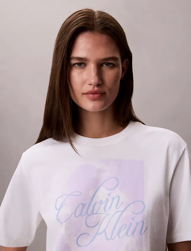 T-shirt squadrata con grafica del logo in stile script sbiadito T-shirt squadrata con grafica del logo in stile script sbiadito