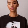 T-shirt squadrata con grafica del logo in stile script sbiadito T-shirt squadrata con grafica del logo in stile script sbiadito