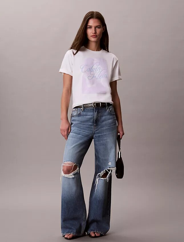 T-shirt squadrata con grafica del logo in stile script sbiadito T-shirt squadrata con grafica del logo in stile script sbiadito