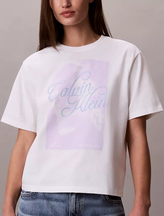 T-shirt squadrata con grafica del logo in stile script sbiadito T-shirt squadrata con grafica del logo in stile script sbiadito