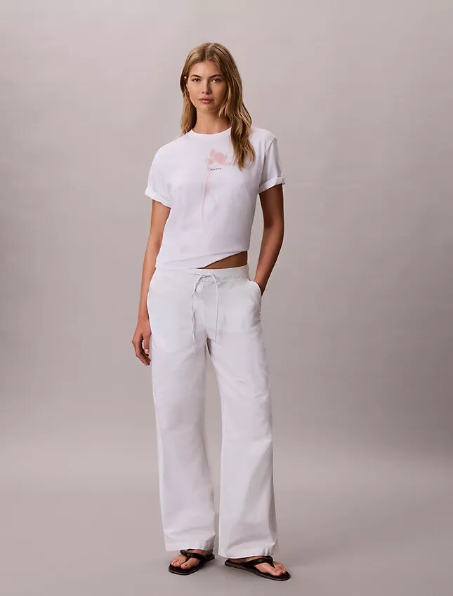T-shirt squadrata con logo floreale T-shirt squadrata con logo floreale