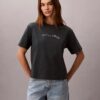 T-shirt squadrata con logo in stile calligrafico T-shirt squadrata con logo in stile calligrafico