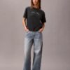 T-shirt squadrata con logo in stile calligrafico T-shirt squadrata con logo in stile calligrafico