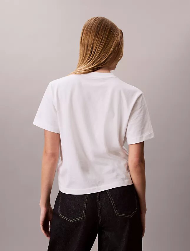 T-shirt squadrata con logo in stile calligrafico T-shirt squadrata con logo in stile calligrafico