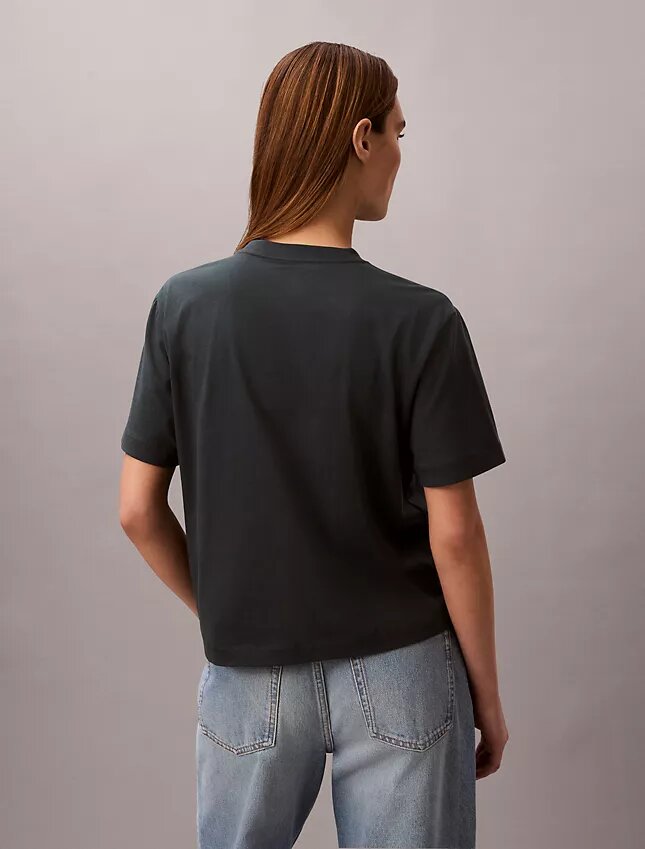 T-shirt squadrata con logo in stile calligrafico T-shirt squadrata con logo in stile calligrafico