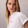 T-shirt squadrata con logo in stile calligrafico T-shirt squadrata con logo in stile calligrafico