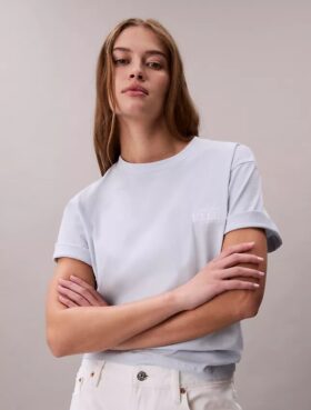 T-shirt squadrata con logo ricamato T-shirt squadrata con logo ricamato