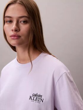 T-shirt squadrata con logo ricamato