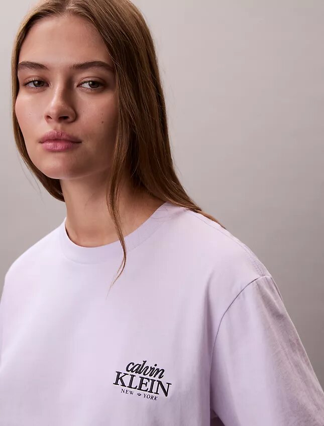 T-shirt squadrata con logo ricamato T-shirt squadrata con logo ricamato