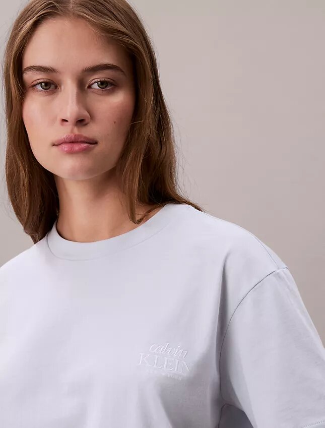 T-shirt squadrata con logo ricamato T-shirt squadrata con logo ricamato