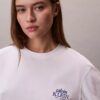 T-shirt squadrata con logo ricamato T-shirt squadrata con logo ricamato
