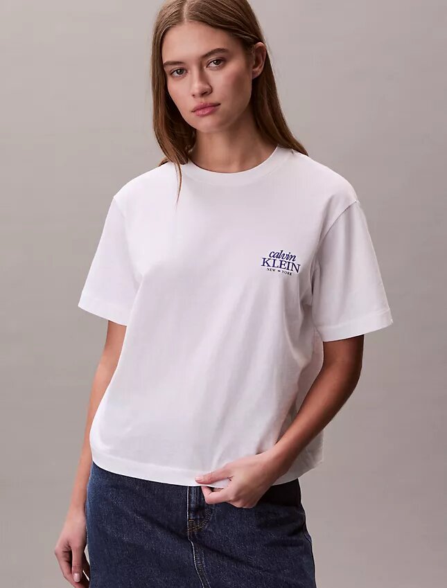 T-shirt squadrata con logo ricamato T-shirt squadrata con logo ricamato
