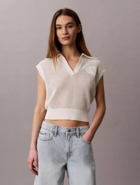 Top corto all’uncinetto con monogramma