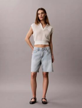 Top corto all’uncinetto con monogramma