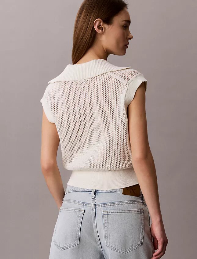 Top corto all’uncinetto con monogramma Top corto all’uncinetto con monogramma