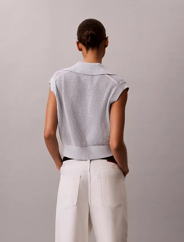 Top corto all’uncinetto con monogramma Top corto all’uncinetto con monogramma