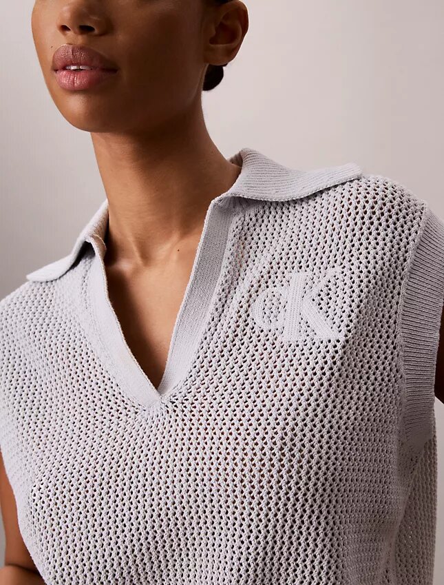 Top corto all’uncinetto con monogramma Top corto all’uncinetto con monogramma
