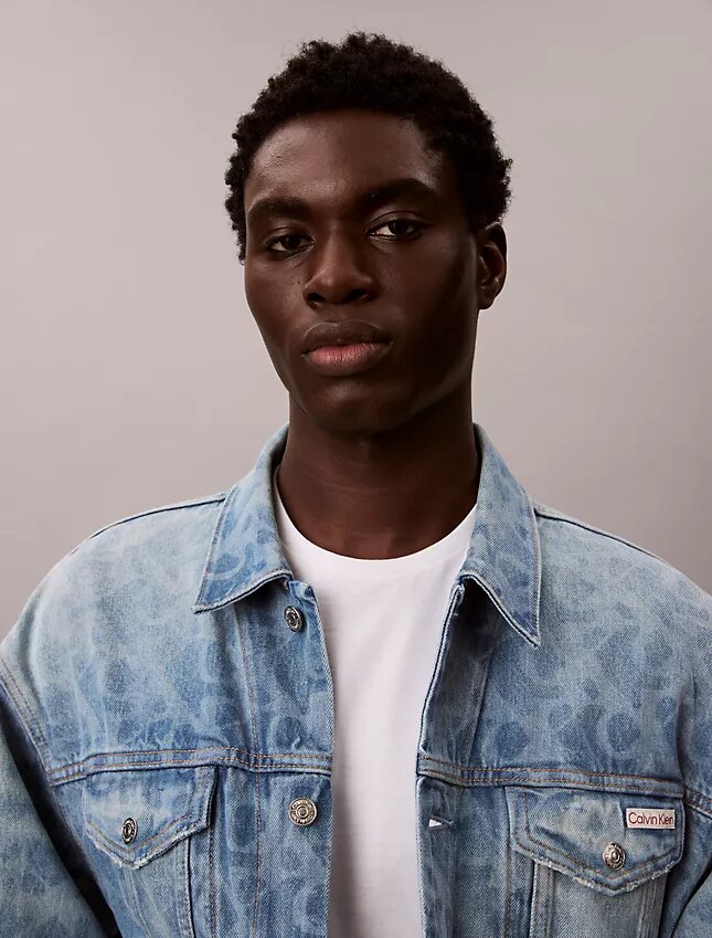 Trucker Jacket in Denim anni ’90 con Monogram su tutta la superficie Trucker Jacket in Denim anni ’90 con Monogram su tutta la superficie