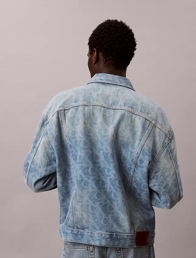 Trucker Jacket in Denim anni ’90 con Monogram su tutta la superficie Trucker Jacket in Denim anni ’90 con Monogram su tutta la superficie