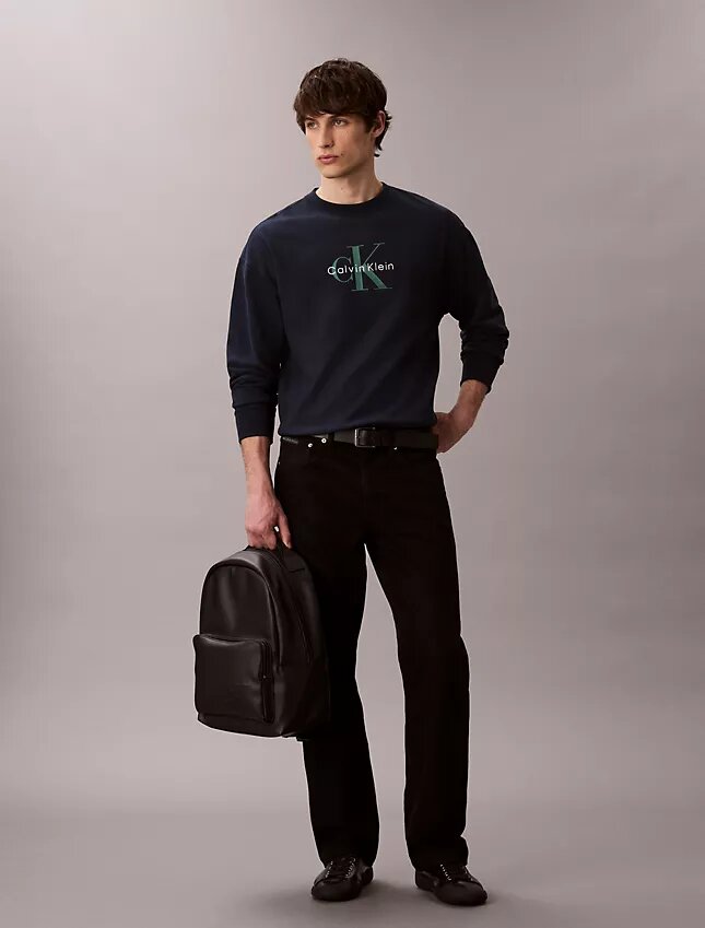 Zaino con monogramma in rilievo Zaino con monogramma in rilievo