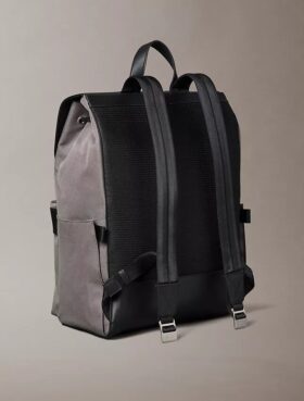 Zaino con patta strutturato