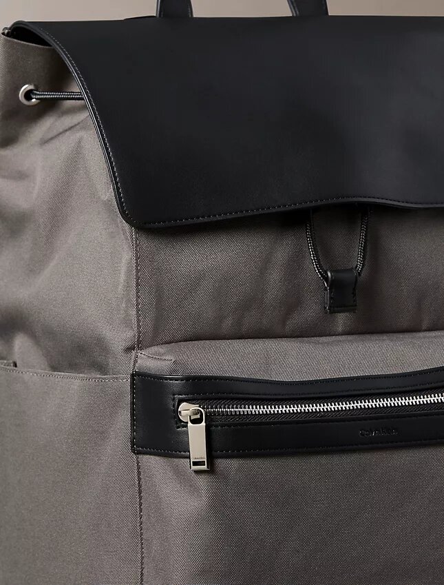 Zaino con patta strutturato Zaino con patta strutturato