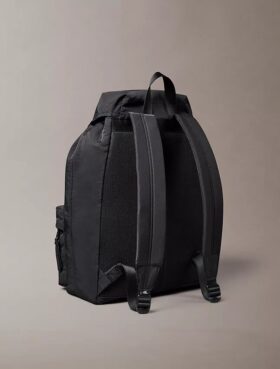 Zaino con patta superiore in nylon