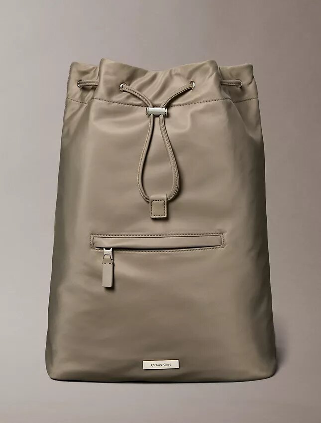 Zaino in nylon opaco con coulisse Zaino in nylon opaco con coulisse